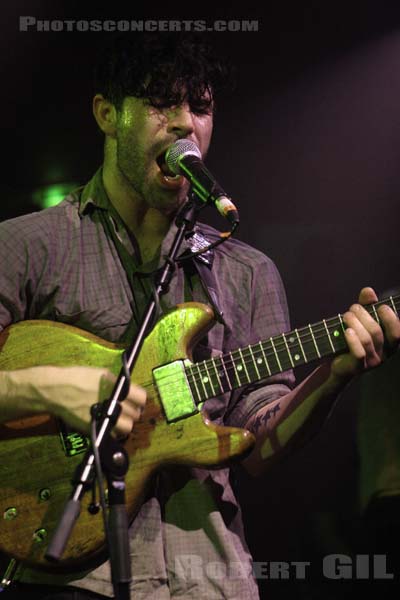 FOALS - 2008-02-21 - PARIS - La Maroquinerie - Yannis Philippakis